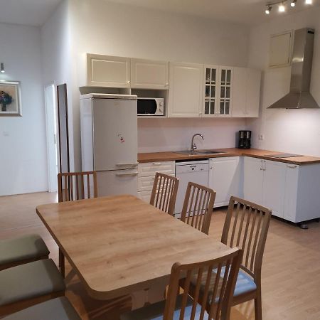 Spacious 140M2 Downtown 3 Bedroom Apartment Split Exteriör bild