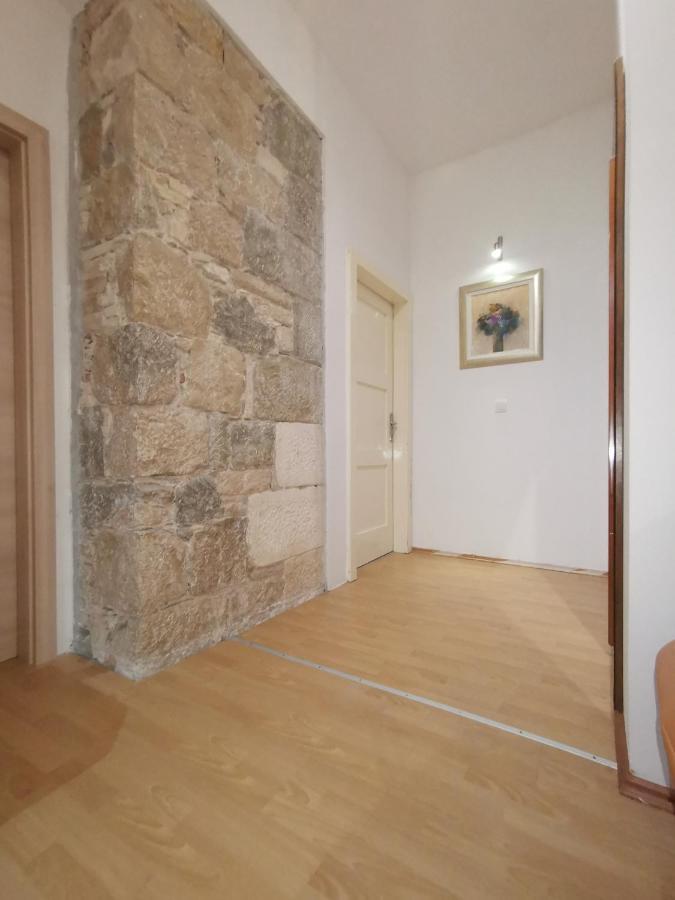 Spacious 140M2 Downtown 3 Bedroom Apartment Split Exteriör bild