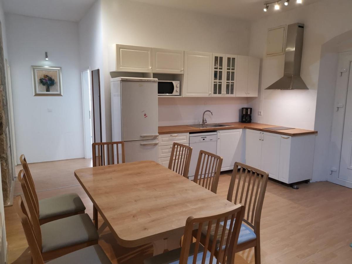 Spacious 140M2 Downtown 3 Bedroom Apartment Split Exteriör bild