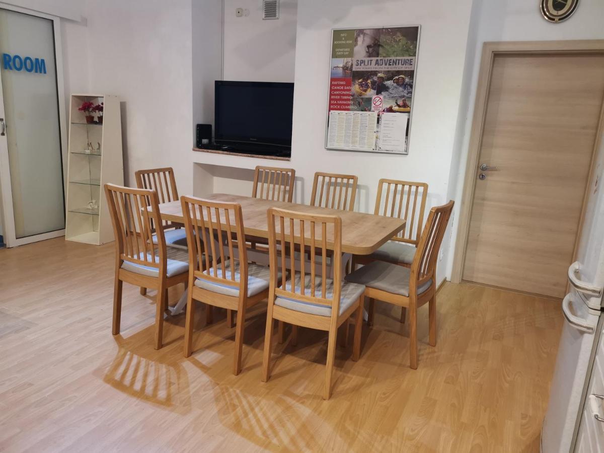 Spacious 140M2 Downtown 3 Bedroom Apartment Split Exteriör bild