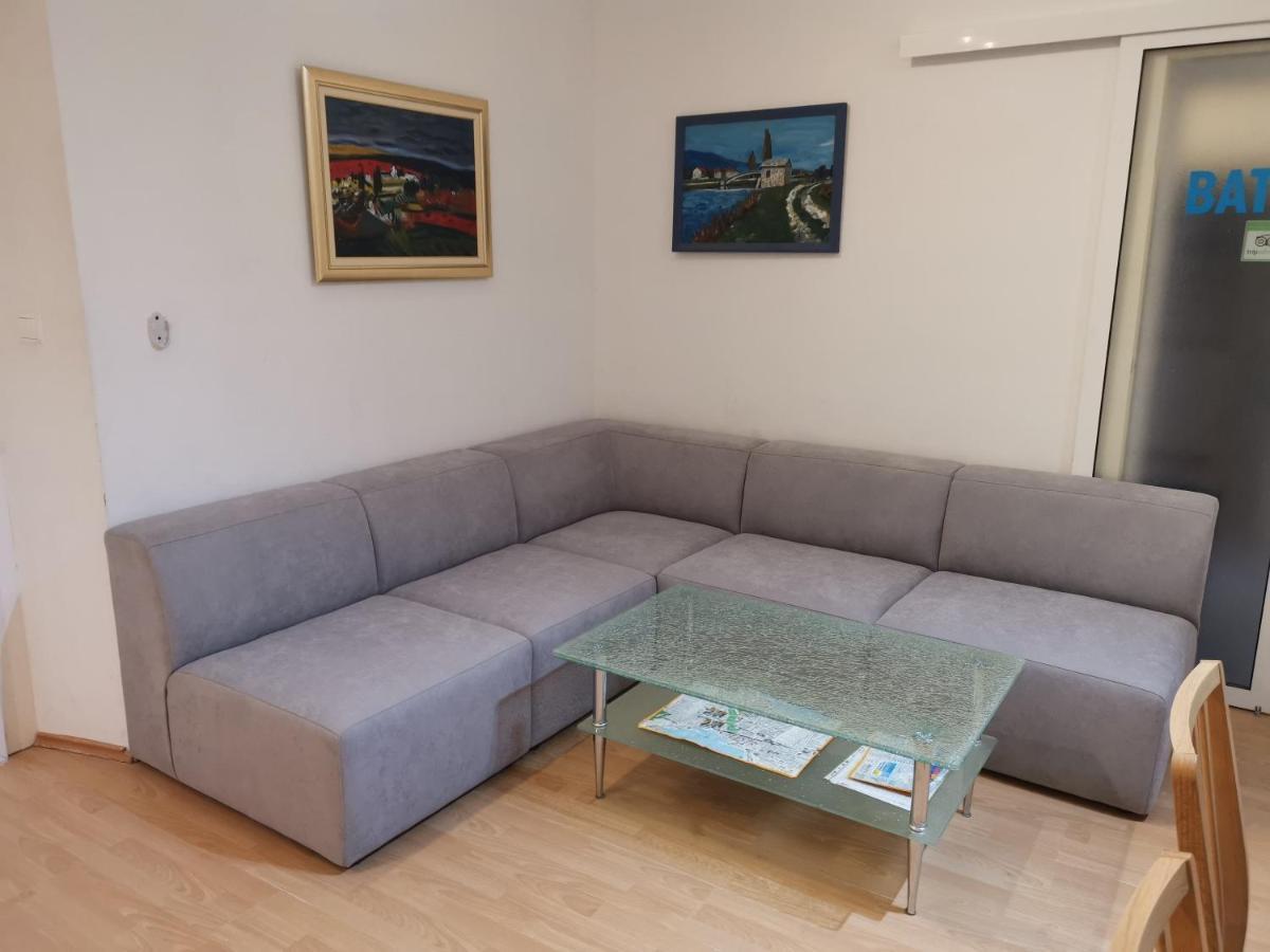 Spacious 140M2 Downtown 3 Bedroom Apartment Split Exteriör bild