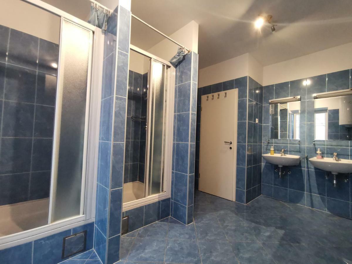 Spacious 140M2 Downtown 3 Bedroom Apartment Split Exteriör bild