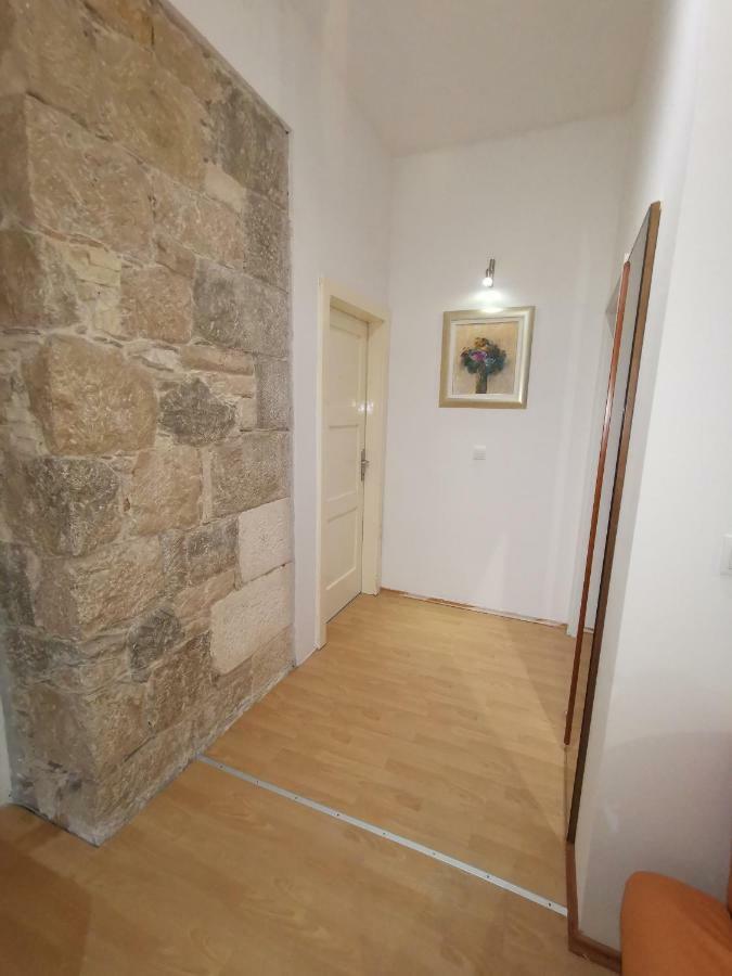 Spacious 140M2 Downtown 3 Bedroom Apartment Split Exteriör bild