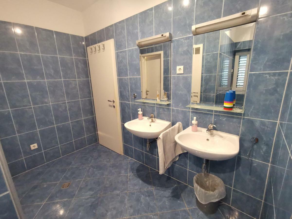 Spacious 140M2 Downtown 3 Bedroom Apartment Split Exteriör bild