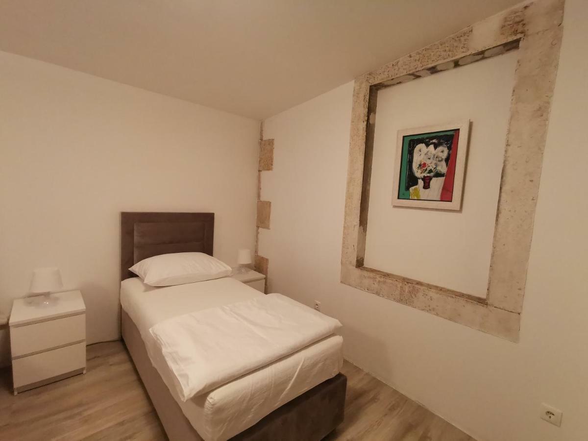 Spacious 140M2 Downtown 3 Bedroom Apartment Split Exteriör bild