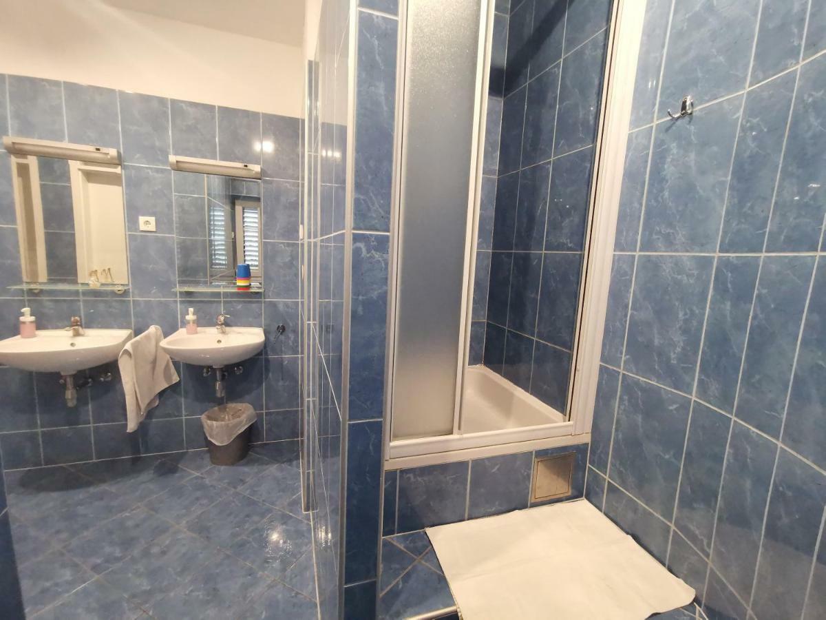 Spacious 140M2 Downtown 3 Bedroom Apartment Split Exteriör bild