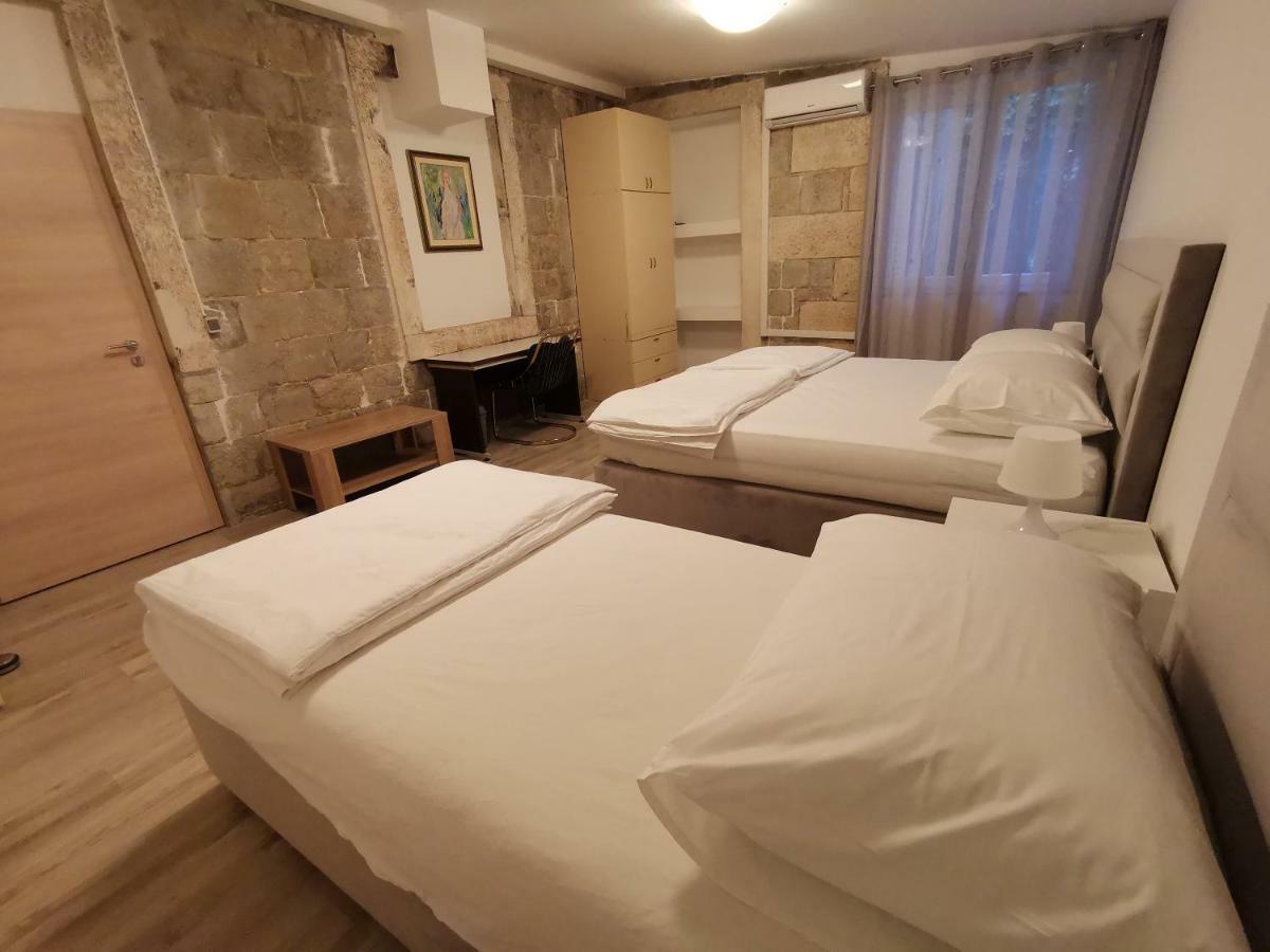 Spacious 140M2 Downtown 3 Bedroom Apartment Split Exteriör bild