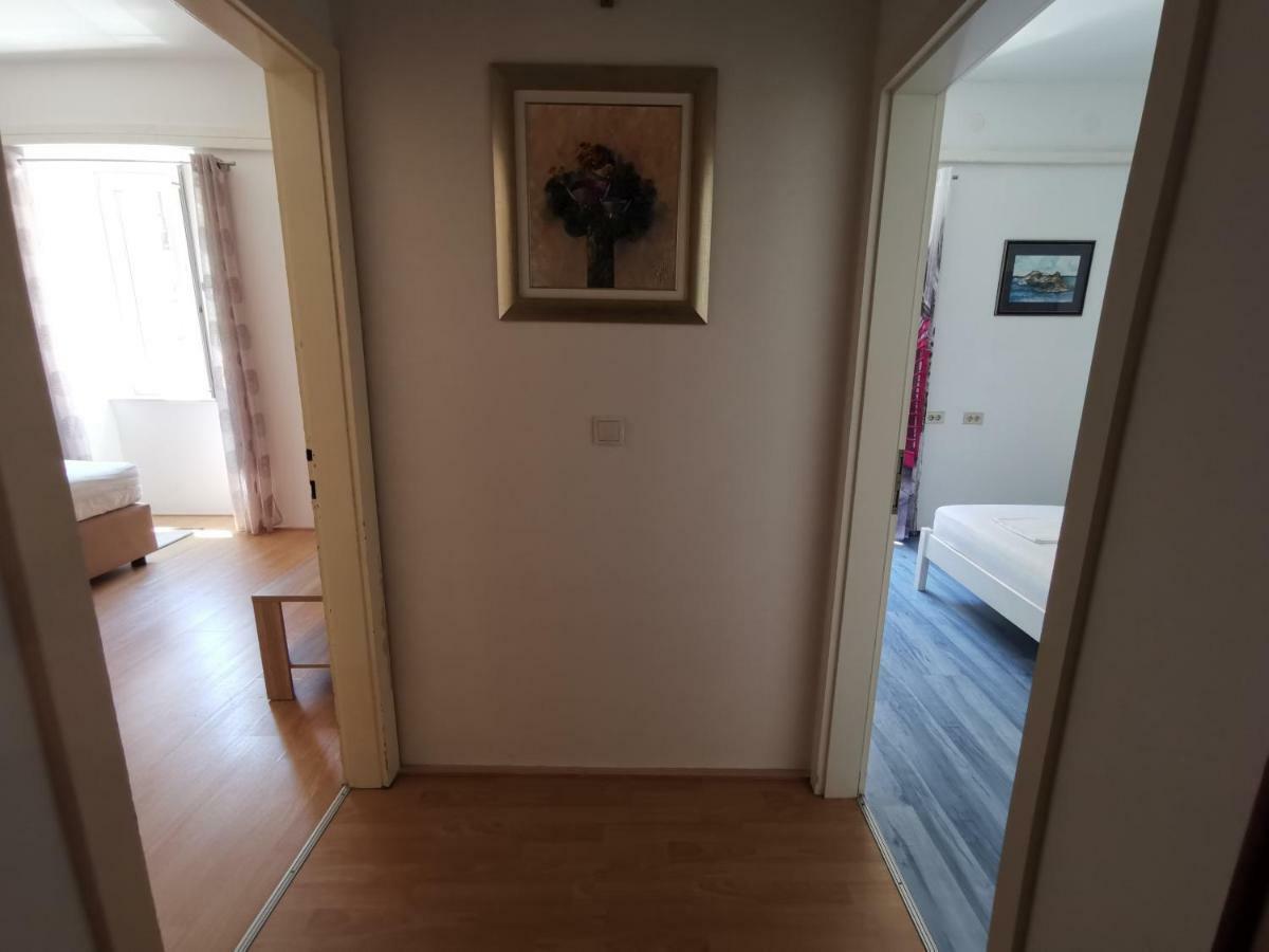 Spacious 140M2 Downtown 3 Bedroom Apartment Split Exteriör bild