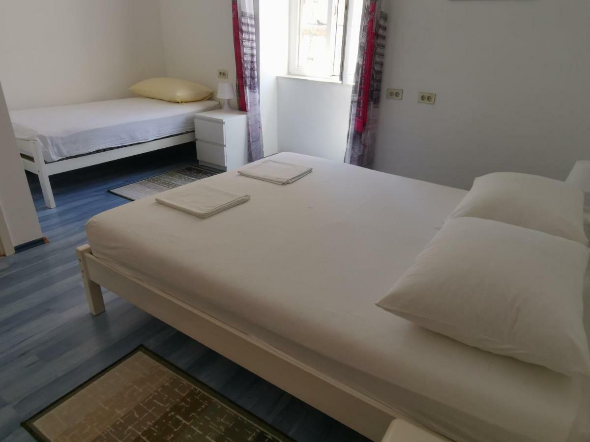 Spacious 140M2 Downtown 3 Bedroom Apartment Split Exteriör bild